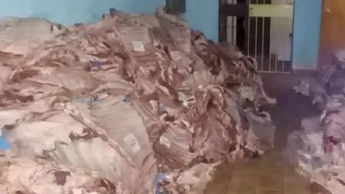 Imagen del decomiso de los cortes que estaban podridos. Imagen del decomiso de los cortes que estaban podridos.