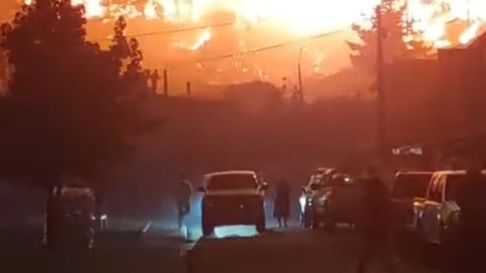 Los incendios forestales en Chile ya causaron la muerte de 16 personas.Gentileza: Fernando Ulloa Galaz @UlloaG_Fernando Los incendios forestales en Chile ya causaron la muerte de 16 personas.Gentileza: Fernando Ulloa Galaz @UlloaG_Fernando