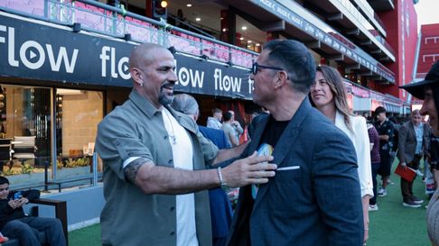 Verón y Maravilla Martínez, ayer en el Estadio UNO Verón y Maravilla Martínez, ayer en el Estadio UNO