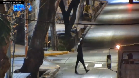 El sujeto divisado por las cámaras del CEO. El sujeto divisado por las cámaras del CEO.