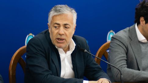 Alfredo Cornejo inició el plan de rebaja de regalías en su primera gobernación. Alfredo Cornejo inició el plan de rebaja de regalías en su primera gobernación.