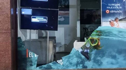 se agarraron a las pinas en el centro platense y rompieron la vidriera de un local se agarraron a las pinas en el centro platense y rompieron la vidriera de un local