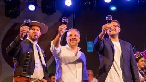 Matías Stevanato junto a Emiliano Sallei, el principal candidato a concejal por la lista del PJ. Matías Stevanato junto a Emiliano Sallei, el principal candidato a concejal por la lista del PJ.