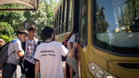 El boleto de micro costará en Mendoza $1.200 desde noviembre y $1.400 desde enero. El boleto de micro costará en Mendoza $1.200 desde noviembre y $1.400 desde enero.