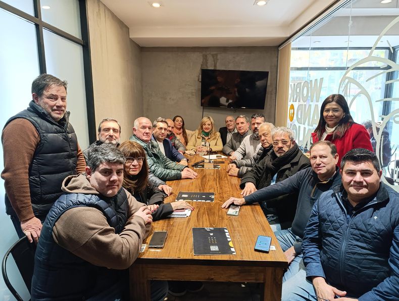 Jorge Difonso, Flavia Manoni, Ariel Pringles, Marcos Quattrini y Roberto Righi le dieron vida a La Uni&oacute;n Mendocina y ahora se reeditan.&nbsp;