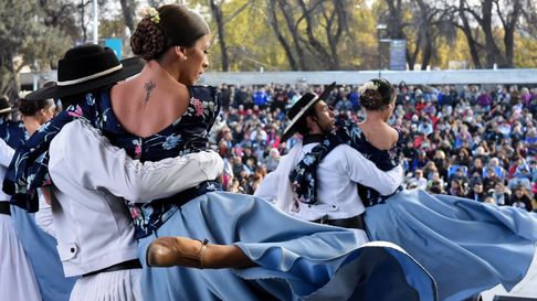 mendoza celebra el dia de la independencia con una gran pena en el parque civico mendoza celebra el dia de la independencia con una gran pena en el parque civico