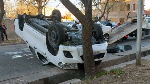 Así quedó la 4x4 luego del fuerte choque. Así quedó la 4x4 luego del fuerte choque.