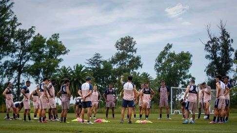 Gimnasia entrenó bajo la lluvia y se concentra en Abasto Gimnasia entrenó bajo la lluvia y se concentra en Abasto
