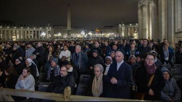 El cardenal Giovanni Battista Re presidió la tercera noche de oración por la salud del Papa Francisco.&nbsp;