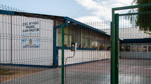 Con una inversión de $80 millones, remodelaron baños, rampas y el patio en la Escuela Padre Juan Pastor de Guaymallén. Con una inversión de $80 millones, remodelaron baños, rampas y el patio en la Escuela Padre Juan Pastor de Guaymallén.