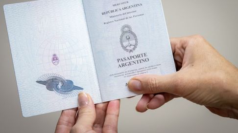 Más de 200 mil pasaportes argentinos podrían tener fallas invisibles; revisá tu número de serie y enterate cómo reponerlo gratis. Más de 200 mil pasaportes argentinos podrían tener fallas invisibles; revisá tu número de serie y enterate cómo reponerlo gratis.