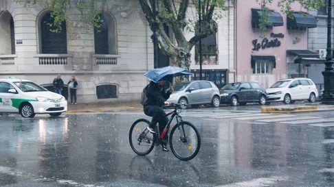 sigue el alerta naranja por vientos y tormentas en la plata sigue el alerta naranja por vientos y tormentas en la plata
