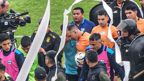 Gimnasia envió a la AFA un pedido para que se reanude el partido. Gimnasia envió a la AFA un pedido para que se reanude el partido.