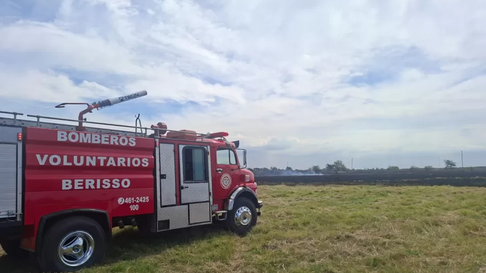 un incendio de gran magnitud en la balandra movilizo a bomberos de la region un incendio de gran magnitud en la balandra movilizo a bomberos de la region