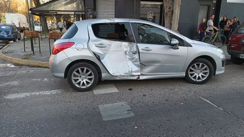 un joven en grave estado tras chocar en la plata un joven en grave estado tras chocar en la plata