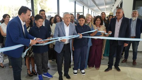 El gobernador Alfredo Cornejo en Lavalle, junto al intendente Edgardo González y el ministro Tadeo García Zalazar. El gobernador Alfredo Cornejo en Lavalle, junto al intendente Edgardo González y el ministro Tadeo García Zalazar.