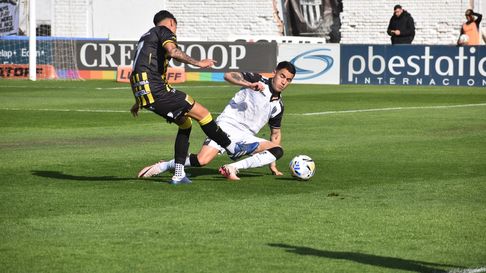 Gimnasia dio vuelta el resultado, superó a Almirante Brown y manda en la zona. Gimnasia dio vuelta el resultado, superó a Almirante Brown y manda en la zona.