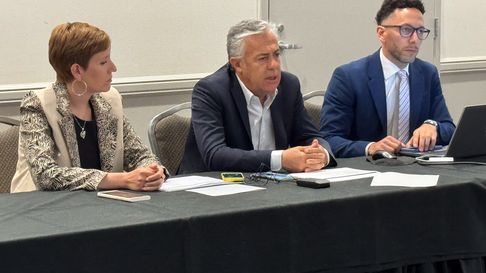 Cornejo destacó que Mendoza posee el 30% de la formación Vaca Muerta y que ya se realizaron tres perforaciones en su lengua norte Cornejo destacó que Mendoza posee el 30% de la formación Vaca Muerta y que ya se realizaron tres perforaciones en su lengua norte