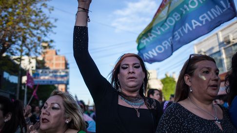 La decisión de Reino Unido implica que una persona transgénero con un certificado que la reconoce como mujer no debe ser considerada mujer a efectos de igualdad. La decisión de Reino Unido implica que una persona transgénero con un certificado que la reconoce como mujer no debe ser considerada mujer a efectos de igualdad.