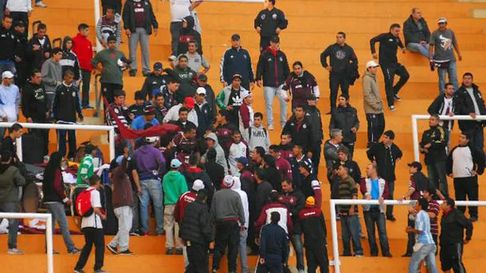 La última vez que Estudiantes recibió público visitante, se desató el caos en 25 y 32 La última vez que Estudiantes recibió público visitante, se desató el caos en 25 y 32