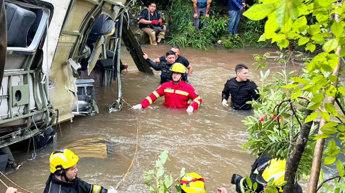 Tragedia en Misiones, bomberos voluntarios colaboraron en el operativo de rescate. Tragedia en Misiones, bomberos voluntarios colaboraron en el operativo de rescate.