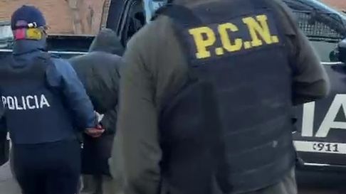 Uno de los detenidos por comercialización de droga. Uno de los detenidos por comercialización de droga.