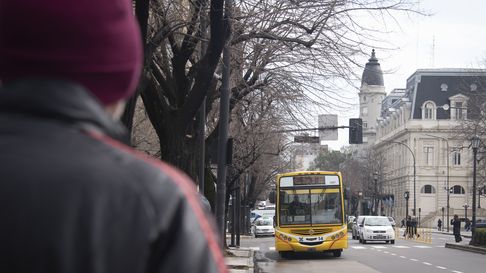 Desde octubre habrá un aumento de micros en La Plata Desde octubre habrá un aumento de micros en La Plata
