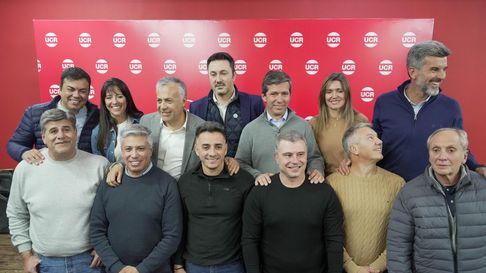 La foto familiar de la UCR anunciando los nombres que se demoraron más de la cuenta. La foto familiar de la UCR anunciando los nombres que se demoraron más de la cuenta.