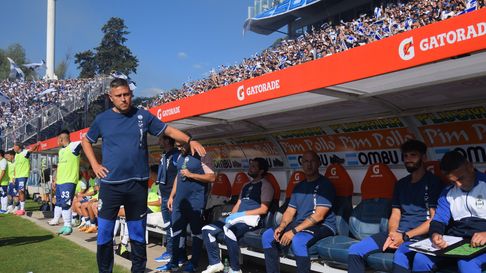 Diego Flores sorprendió con dos cambios en los convocados de Gimnasia Diego Flores sorprendió con dos cambios en los convocados de Gimnasia