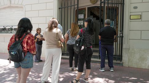 Chilenos y chilenas habilitados a votar en Mendoza se inclinaron, en mayoría, por la candidata oficialista. Chilenos y chilenas habilitados a votar en Mendoza se inclinaron, en mayoría, por la candidata oficialista.