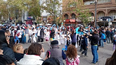 Mucho público en las calles sanrafaelinas para ver el evento de danza. Mucho público en las calles sanrafaelinas para ver el evento de danza.