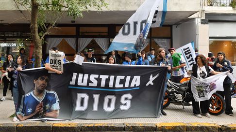 Se desarrolla el juicio por la muerte de Maradona. Se desarrolla el juicio por la muerte de Maradona.