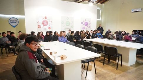 Los estudiantes recibieron algunos consejos de especialistas. Los estudiantes recibieron algunos consejos de especialistas.