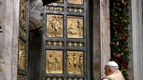 El Papa Francisco, hospitalizado desde el 14 de febrero en el Policlínico Gemelli de Roma, ha logrado suspender la ventilación mecánica no invasiva y ha disminuido su necesidad de oxigenoterapia de alto flujo. El Papa Francisco, hospitalizado desde el 14 de febrero en el Policlínico Gemelli de Roma, ha logrado suspender la ventilación mecánica no invasiva y ha disminuido su necesidad de oxigenoterapia de alto flujo.