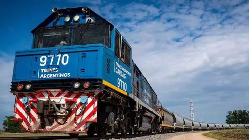 Javier Milei firmó el decreto para privatizar el tren Belgrano Cargas Javier Milei firmó el decreto para privatizar el tren Belgrano Cargas