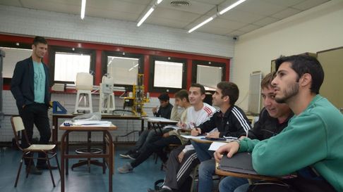 En Rivadavia habrá dos tecnicaturas con fuerte salida laboral: la Universitaria en Programación y la Universitaria en Enología. En Rivadavia habrá dos tecnicaturas con fuerte salida laboral: la Universitaria en Programación y la Universitaria en Enología.