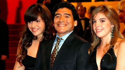 con amor y nostalgia, gianinna y dalma maradona recordaron a su papa en su cumpleanos con amor y nostalgia, gianinna y dalma maradona recordaron a su papa en su cumpleanos