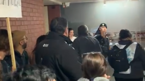 Tres efectivos de la Policía ingresaron a la sede de la obra social. Tres efectivos de la Policía ingresaron a la sede de la obra social.