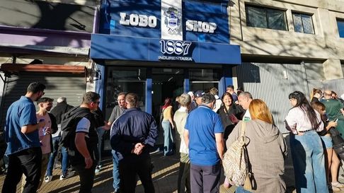 Gimnasia inauguró un nuevo Loboshop en el centro platense Gimnasia inauguró un nuevo Loboshop en el centro platense
