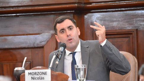 tension en el concejo deliberante por un violento cruce entre nicolas morzone y vander tension en el concejo deliberante por un violento cruce entre nicolas morzone y vander