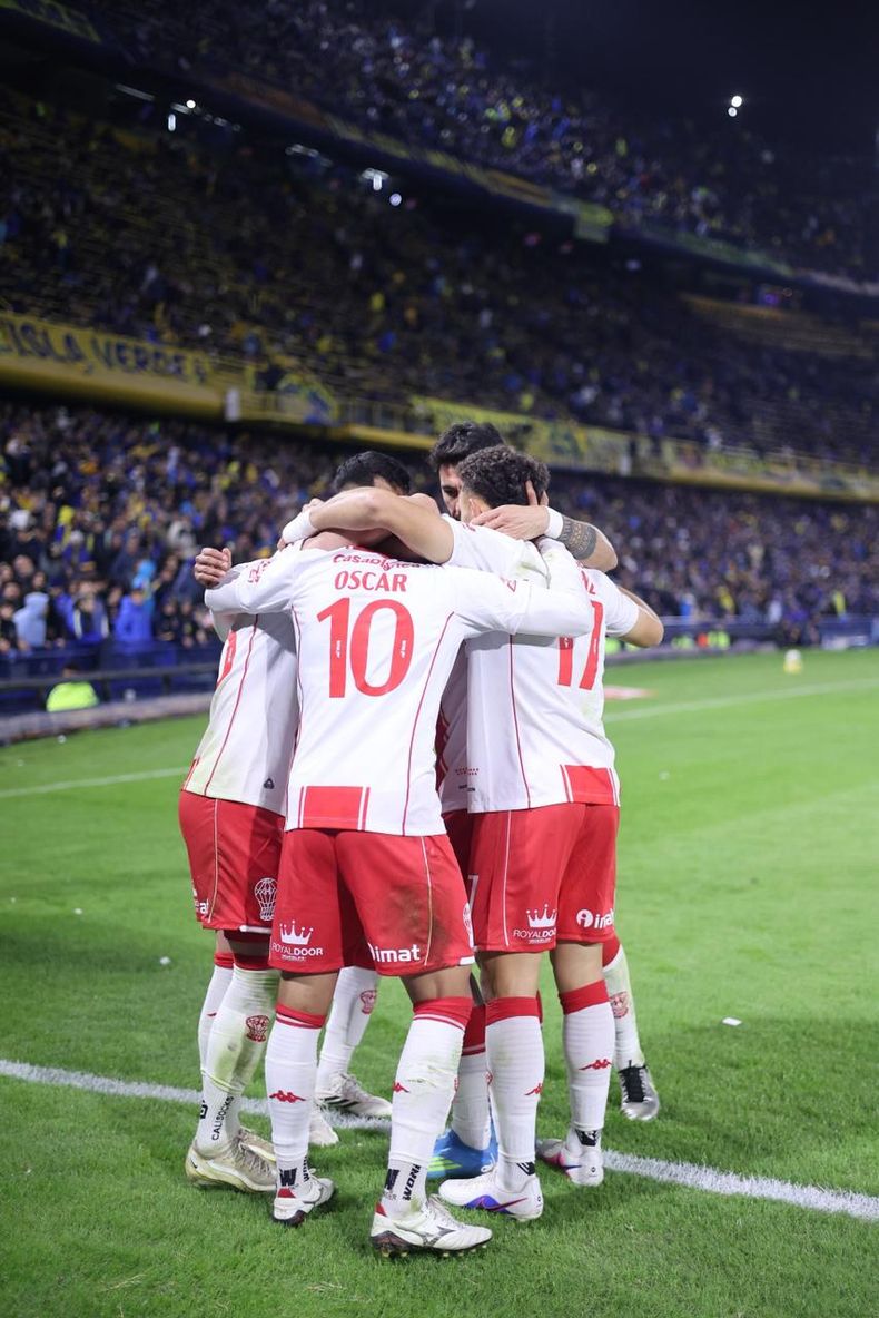 Huracán dio el golpe y eliminó a Boca en la Bombonera.