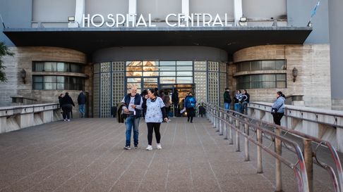 Un motociclista terminó hospitalizado por un accidente en Guaymallén. Un motociclista terminó hospitalizado por un accidente en Guaymallén.