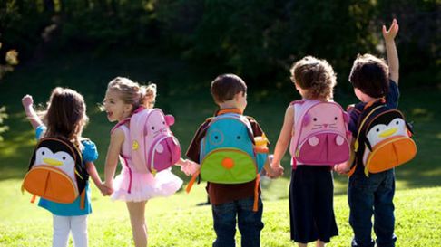 Por cuestiones de salud, la mochila no debe superar el 10% del peso corporal del niño. Por cuestiones de salud, la mochila no debe superar el 10% del peso corporal del niño.