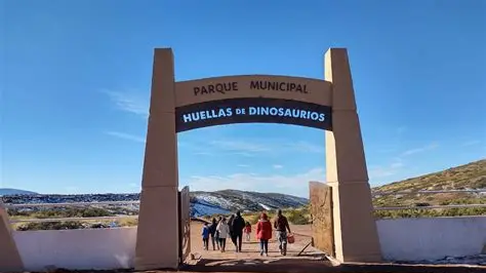 En el recorrido se llega hasta el parque Huellas de Dinosaurios. En el recorrido se llega hasta el parque Huellas de Dinosaurios.