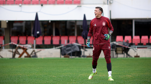 estudiantes abrio las puertas de uno y los hinchas espiaron al equipo de dominguez estudiantes abrio las puertas de uno y los hinchas espiaron al equipo de dominguez