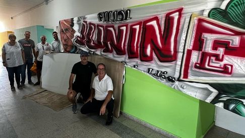 la filial zubeldia de estudiantes entrego pizarrones a una escuela de junin la filial zubeldia de estudiantes entrego pizarrones a una escuela de junin