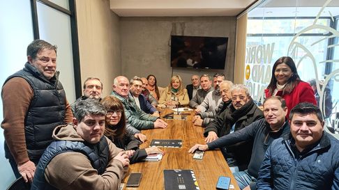 Jorge Difonso, Flavia Manoni, Ariel Pringles, Marcos Quattrini y Roberto Righi le dieron vida a La Unión Mendocina y ahora se reeditan. Jorge Difonso, Flavia Manoni, Ariel Pringles, Marcos Quattrini y Roberto Righi le dieron vida a La Unión Mendocina y ahora se reeditan.