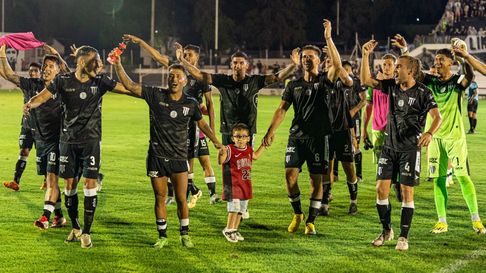 Gimnasia mide fuerzas ante el Rojo de Avellaneda. Gimnasia mide fuerzas ante el Rojo de Avellaneda.