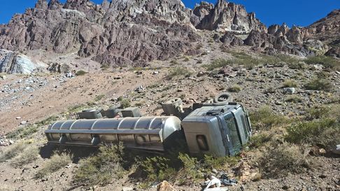 Camión desbarrancado en la ruta 7 Camión desbarrancado en la ruta 7