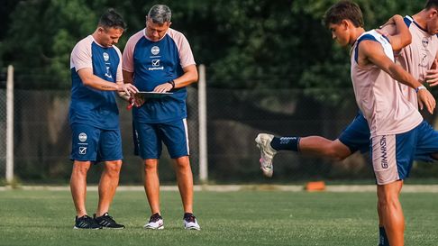 Diego Flores confirmó su primera lista de convocados como técnico de Gimnasia Diego Flores confirmó su primera lista de convocados como técnico de Gimnasia